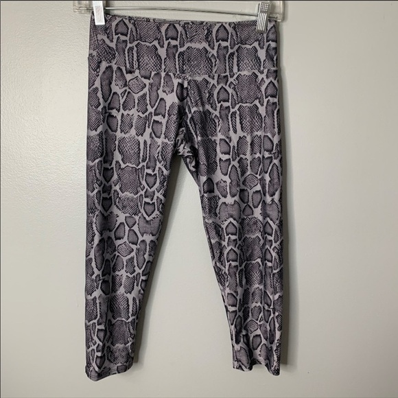 Onzie Gray Snakeskin Crop Leggings - Picture 1 of 7